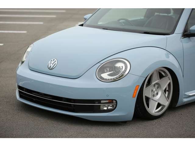 フォルクスワーゲン　ザ・ビートル　入庫しました！　ＡＩＲＭＥＸＴエアサス公認　アルパインナビ　ＵＳサイドマーカー　３ＳＤＭホイール　４本新品タイヤ　エアサスリモコン　社外シフトノブ　カスタム多数です！