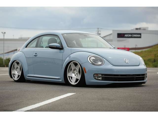 フォルクスワーゲン　ザ・ビートル　入庫しました！　ＡＩＲＭＥＸＴエアサス公認　アルパインナビ　ＵＳサイドマーカー　３ＳＤＭホイール　４本新品タイヤ　エアサスリモコン　社外シフトノブ　カスタム多数です！