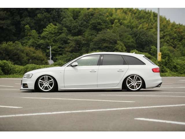 アウディA4アバントSラインパッケージ　入庫しました！エアフォースエアサス　　純正ナビ　バックカメラ　ETC　Bluetooth接続　フォグランプ　エンジンプッシュスタート　お気軽にお問い合わせください。