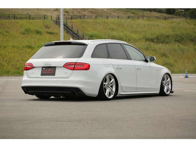 アウディA4アバントSラインパッケージ　入庫しました！エアフォースエアサス　　純正ナビ　バックカメラ　ETC　Bluetooth接続　フォグランプ　エンジンプッシュスタート　お気軽にお問い合わせください。