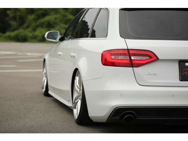 アウディA4アバントSラインパッケージ　入庫しました！エアフォースエアサス　　純正ナビ　バックカメラ　ETC　Bluetooth接続　フォグランプ　エンジンプッシュスタート　お気軽にお問い合わせください。