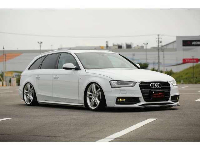 アウディA4アバントSラインパッケージ　入庫しました！エアフォースエアサス　　純正ナビ　バックカメラ　ETC　Bluetooth接続　フォグランプ　エンジンプッシュスタート　お気軽にお問い合わせください。