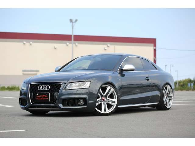 アウディＳ５入庫しました！車高調・２０インチＡＷ　スーパースプリントマフラー　赤革シート　ナビ　バックカメラ　ＣＤ再生　ＤＶＤ再生　リアスポイラー　スロコン　装備充実です！