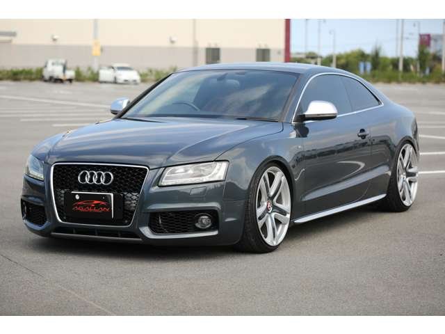 アウディＳ５入庫しました！車高調・２０インチＡＷ　スーパースプリントマフラー　赤革シート　ナビ　バックカメラ　ＣＤ再生　ＤＶＤ再生　リアスポイラー　スロコン　装備充実です！