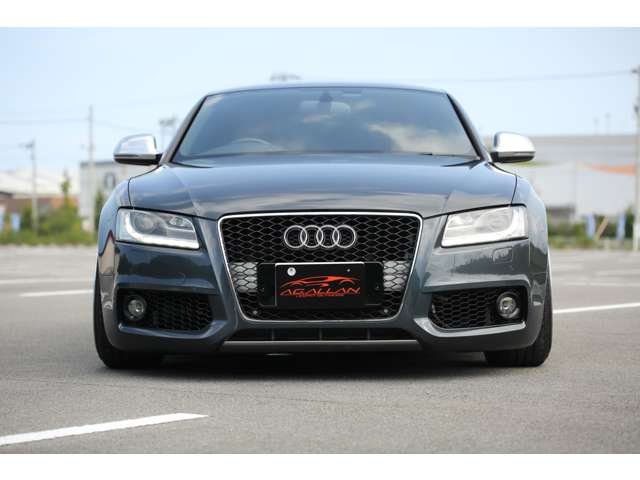 アウディＳ５入庫しました！車高調・２０インチＡＷ　スーパースプリントマフラー　赤革シート　ナビ　バックカメラ　ＣＤ再生　ＤＶＤ再生　リアスポイラー　スロコン　装備充実です！